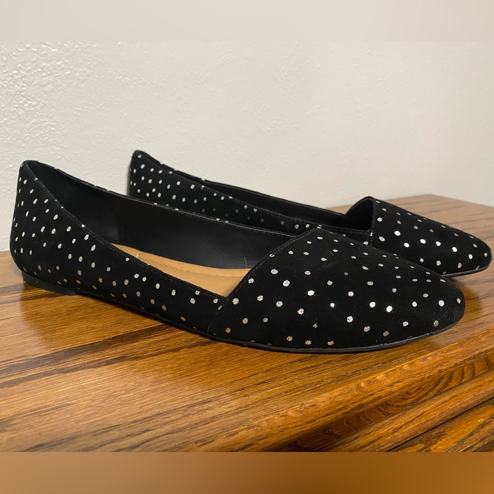*Never Worn* Lucky Brand black and silver pointed toe slip on flats - Picture 2 of 3